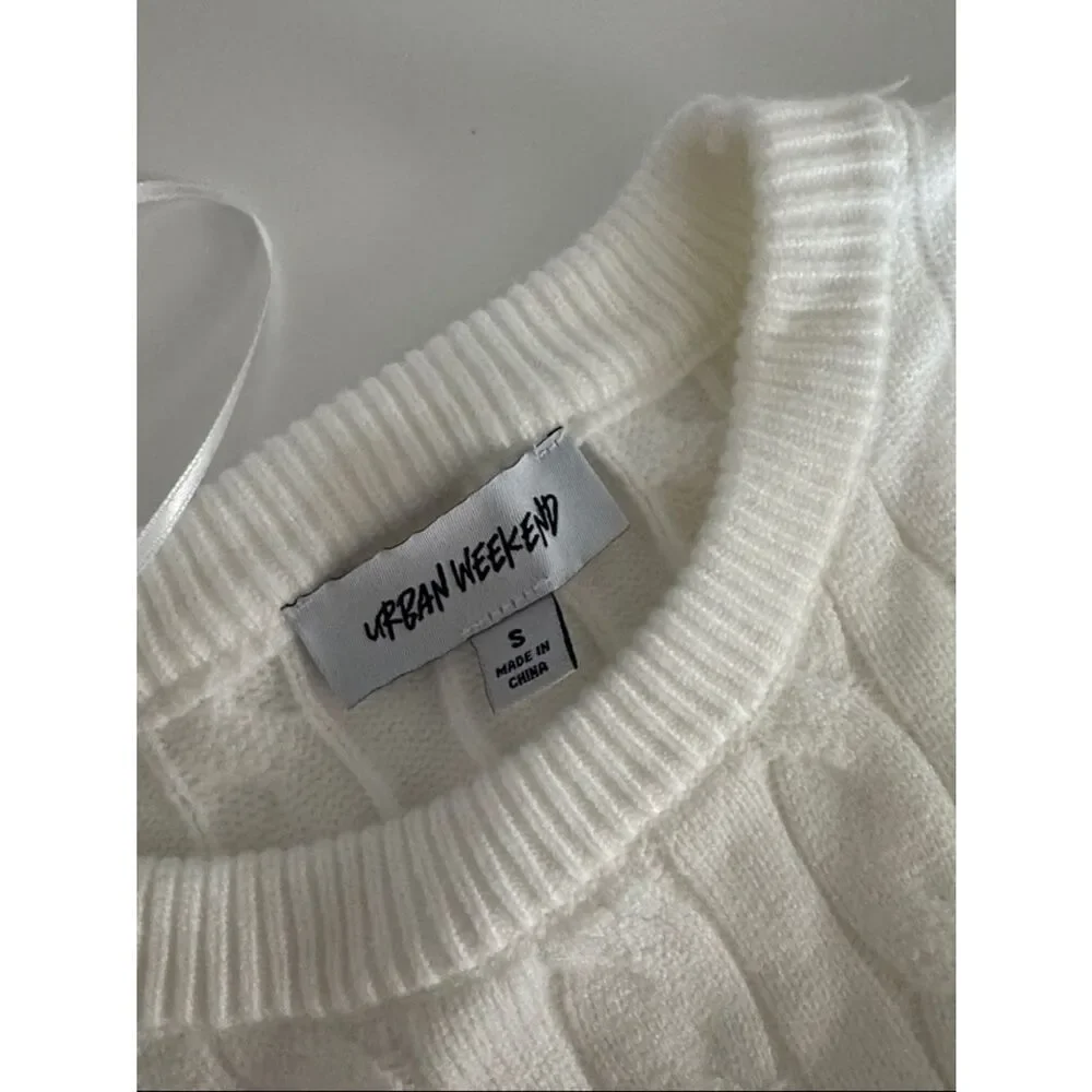 Urban weekend White Cable-Knit Crewneck Sweater with Embroidered Bears NWT